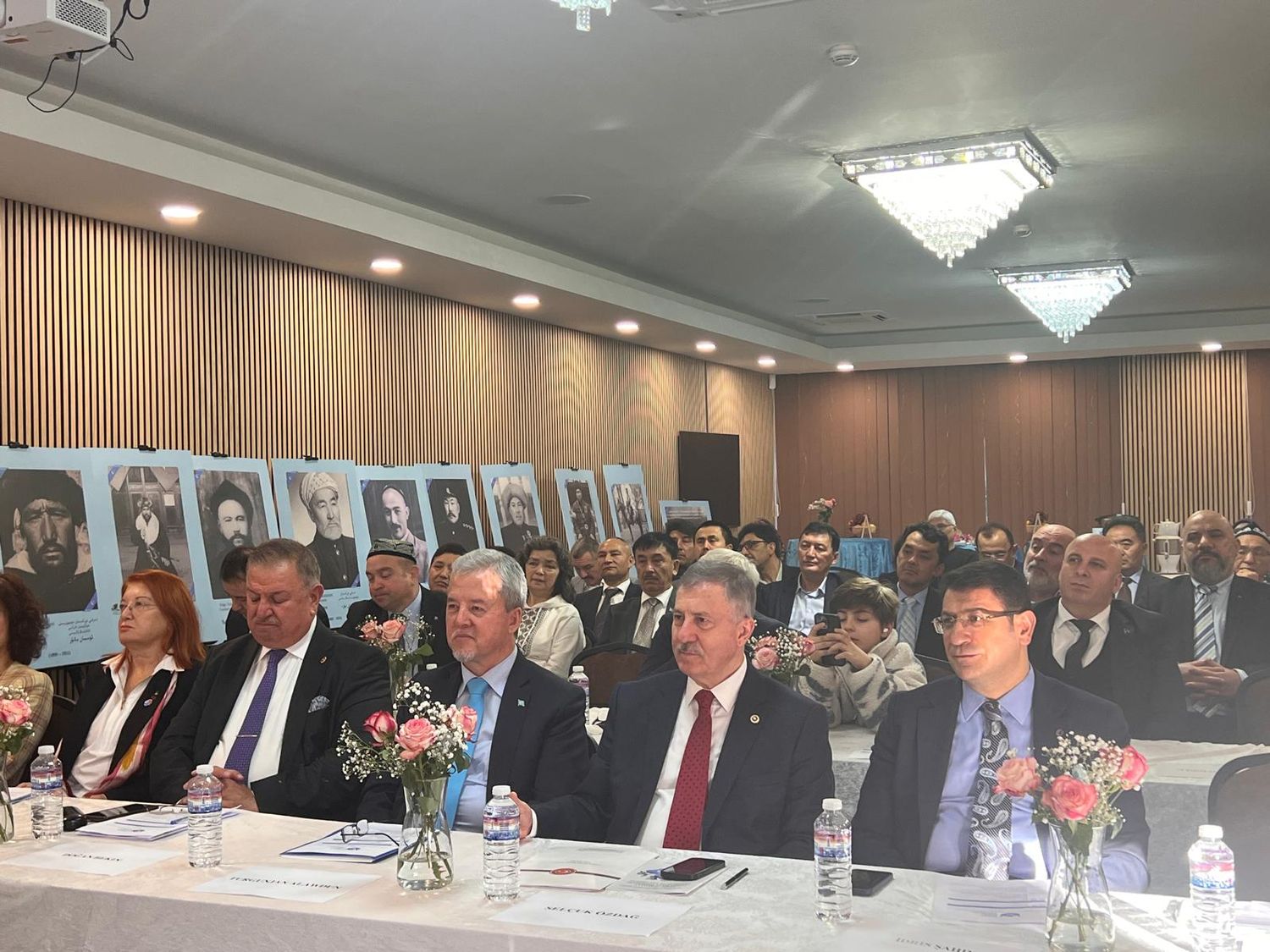 ميۇنخېندا شەرقىي تۈركىستان دۆلەت رەھبەرلىرى خاتىرىلەندى ۋە ئىستراتېگىيەلىك پىلانلار مۇزاكىرە قىلىندى