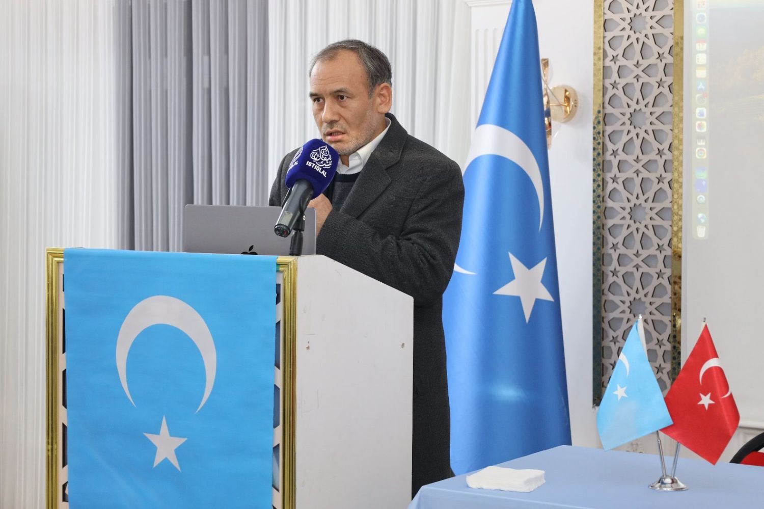 شەرقىي تۈركىستاندا مۇخبىر بولۇش ۋە تاراتقۇلارغا قىلىنغان بېسىملار